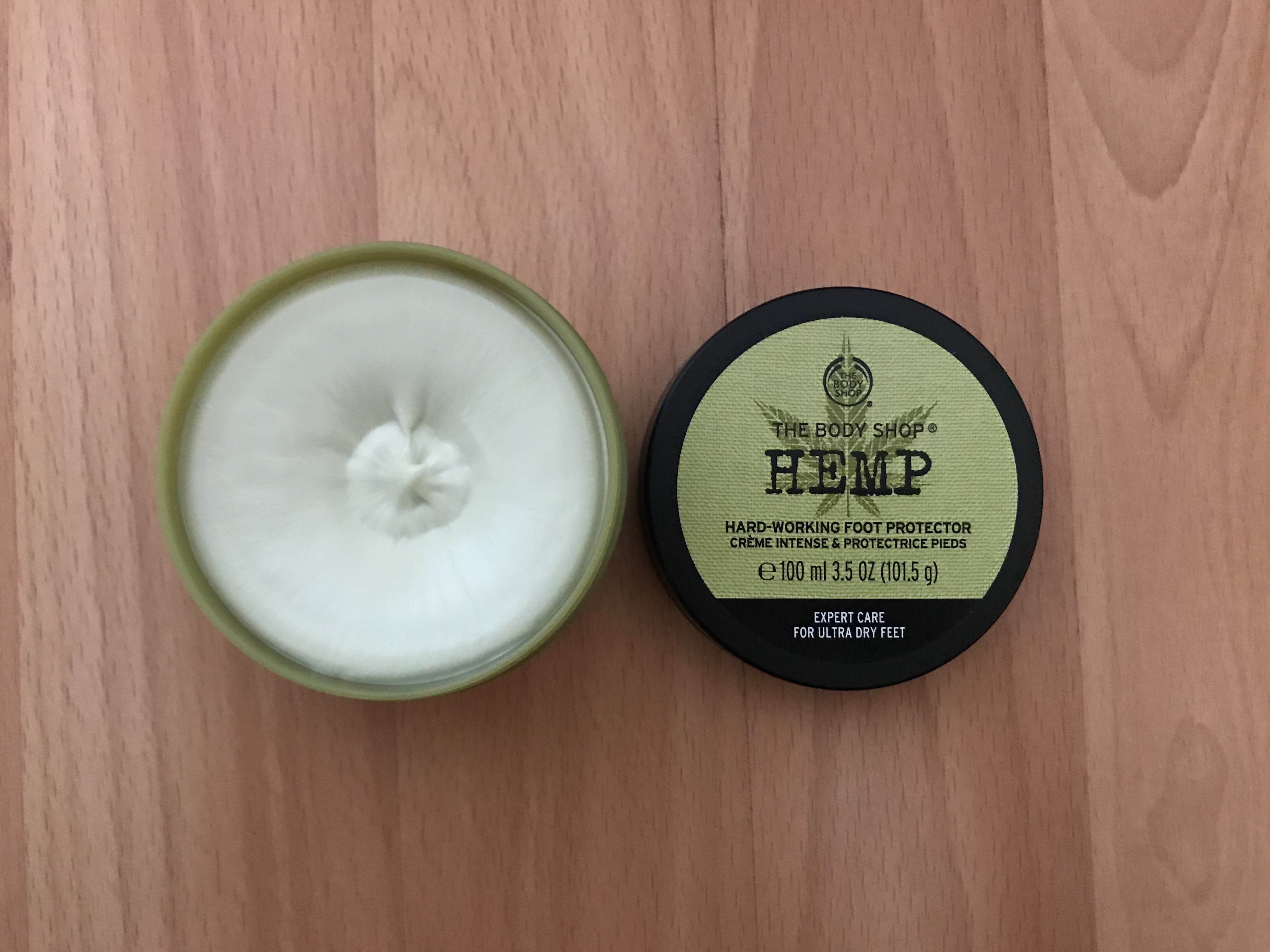 Intensive und schützende Fußcreme mit Hanf